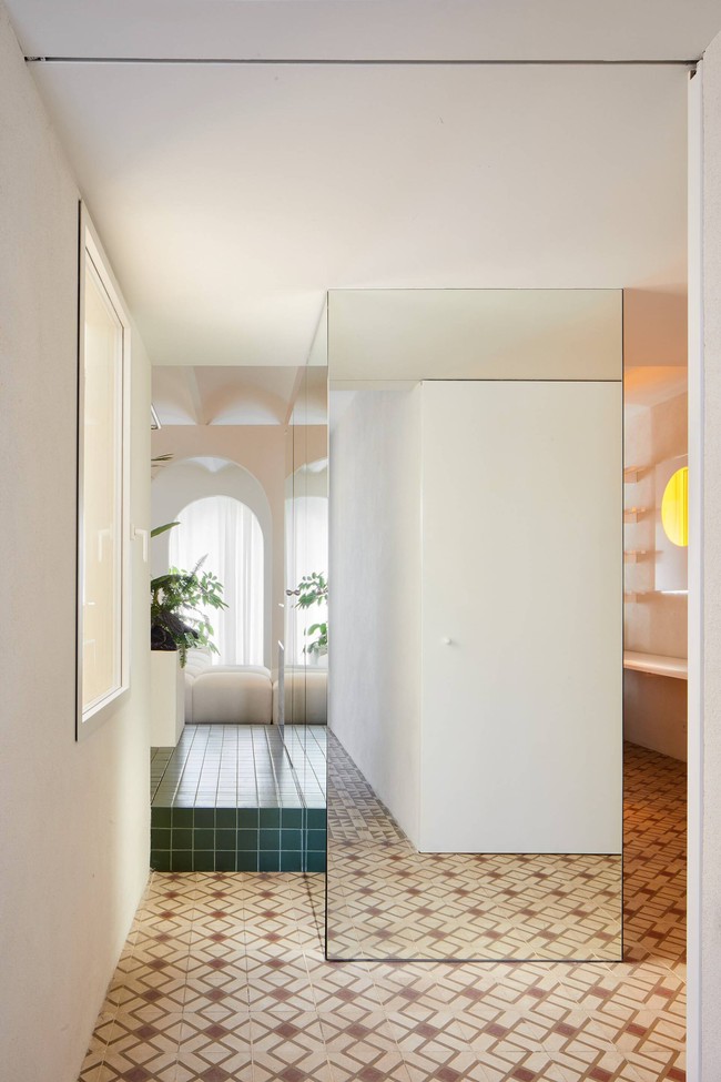 Căn Penthouse với thiết kế cổng vòm kết hợp sử dụng gương nới rộng không gian- Ảnh 13.