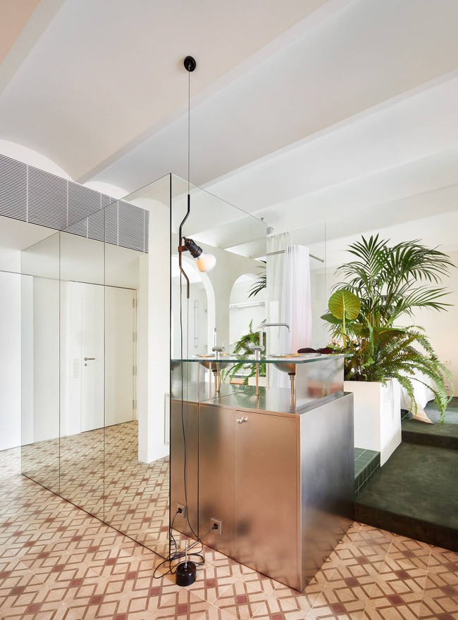 Căn Penthouse với thiết kế cổng vòm kết hợp sử dụng gương nới rộng không gian- Ảnh 12.