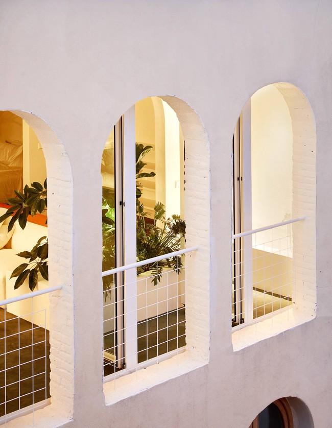Căn Penthouse với thiết kế cổng vòm kết hợp sử dụng gương nới rộng không gian- Ảnh 3.