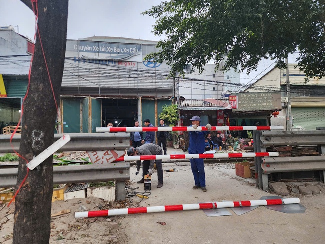 Hà Nội: Xóa 4 lối đi tự mở sau vụ người đi xe máy tử vong vì va chạm với tàu hỏa- Ảnh 2.
