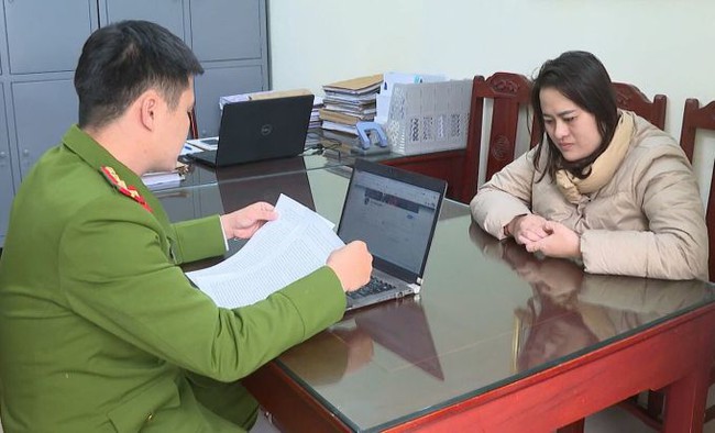 Tình huống pháp lý trong vụ người phụ nữ chiếm đoạt tài sản bằng xem bói, trục vong, giải hạn online- Ảnh 1.