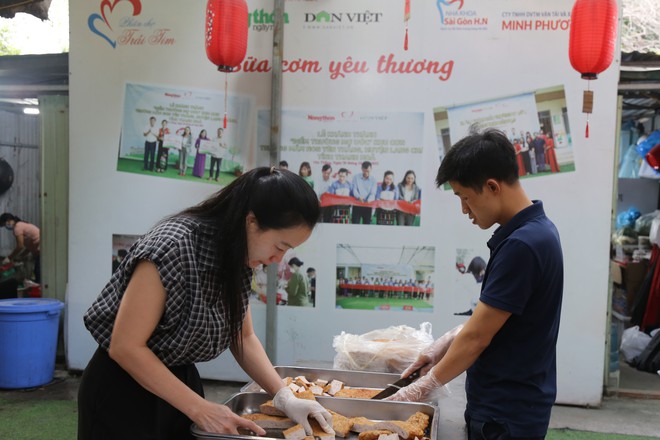 Bữa Cơm Yêu Thương số 76: San sẻ từng suất cơm, gửi gắm trọn tấm lòng - Ảnh 14.