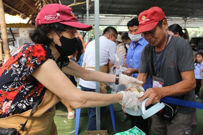 Bữa Cơm Yêu Thương số 76: San sẻ từng suất cơm, gửi gắm trọn tấm lòng - Ảnh 27.