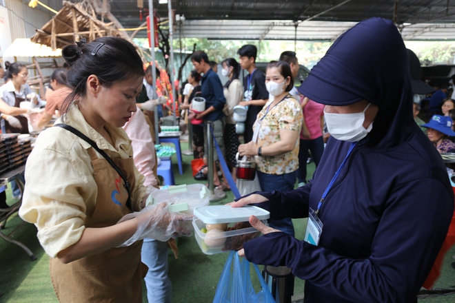 Bữa Cơm Yêu Thương số 76: San sẻ từng suất cơm, gửi gắm trọn tấm lòng - Ảnh 29.