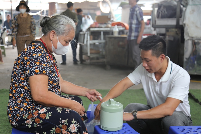 Bữa Cơm Yêu Thương số 76: San sẻ từng suất cơm, gửi gắm trọn tấm lòng - Ảnh 30.