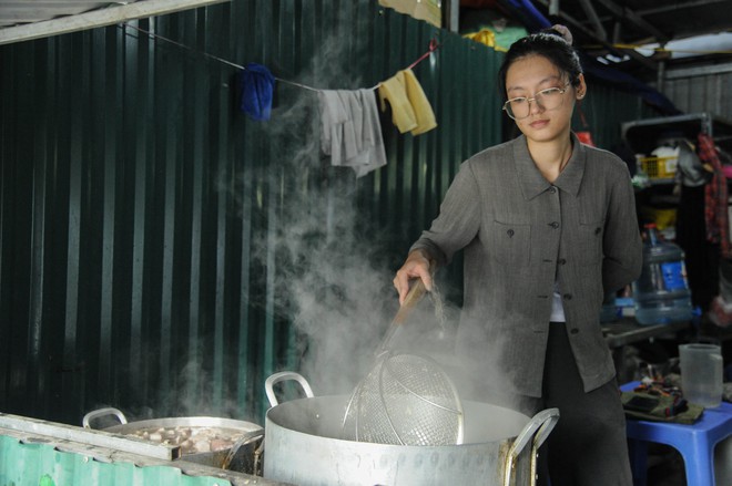 Bữa Cơm Yêu Thương số 77: Lần đầu tiên tôi được tặng hoa và được chúc mừng Ngày Phụ nữ Việt Nam- Ảnh 22.