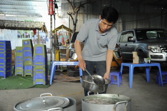 Bữa Cơm Yêu Thương số 77: Lần đầu tiên tôi được tặng hoa và được chúc mừng Ngày Phụ nữ Việt Nam- Ảnh 20.