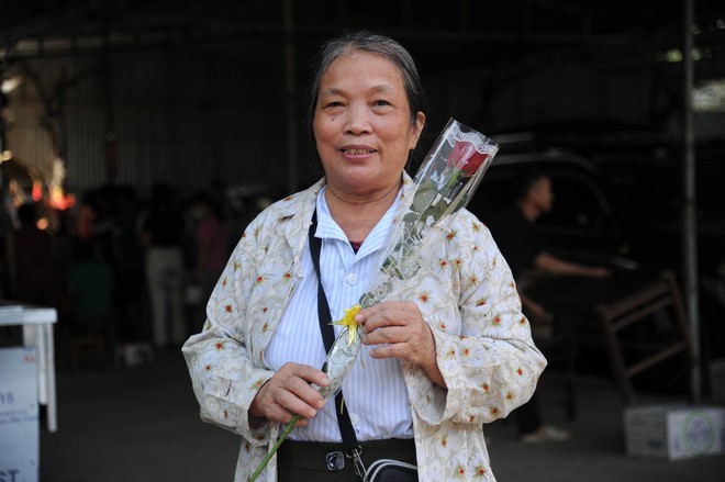 Bữa Cơm Yêu Thương số 77: Lần đầu tiên tôi được tặng hoa và được chúc mừng Ngày Phụ nữ Việt Nam- Ảnh 32.