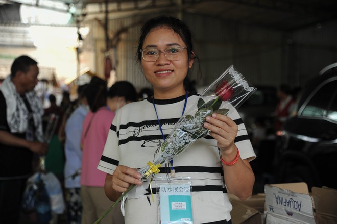 Bữa Cơm Yêu Thương số 77: Lần đầu tiên tôi được tặng hoa và được chúc mừng Ngày Phụ nữ Việt Nam- Ảnh 33.