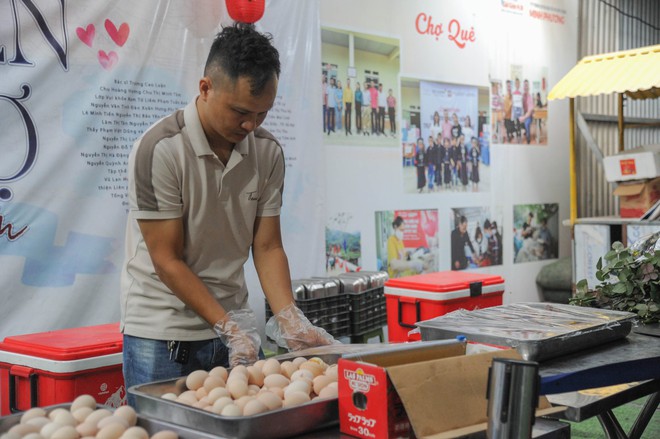 Bữa Cơm Yêu Thương số 77: Lần đầu tiên tôi được tặng hoa và được chúc mừng Ngày Phụ nữ Việt Nam- Ảnh 36.