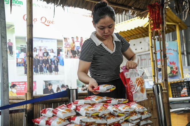 Bữa Cơm Yêu Thương số 77: Lần đầu tiên tôi được tặng hoa và được chúc mừng Ngày Phụ nữ Việt Nam- Ảnh 35.