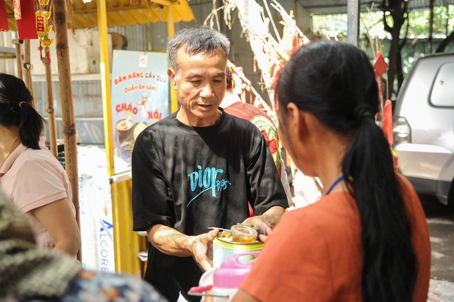 Bữa Cơm Yêu Thương số 77: Lần đầu tiên tôi được tặng hoa và được chúc mừng Ngày Phụ nữ Việt Nam- Ảnh 38.