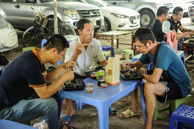 Bữa Cơm Yêu Thương số 77: Lần đầu tiên tôi được tặng hoa và được chúc mừng Ngày Phụ nữ Việt Nam- Ảnh 51.