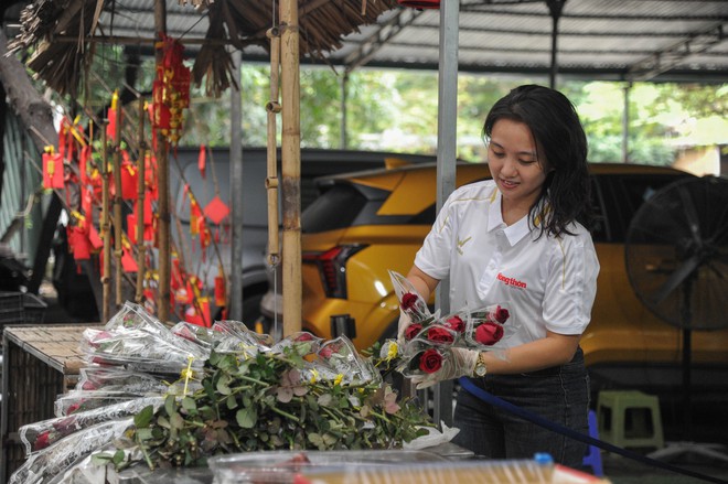 Bữa Cơm Yêu Thương số 77: Lần đầu tiên tôi được tặng hoa và được chúc mừng Ngày Phụ nữ Việt Nam- Ảnh 5.