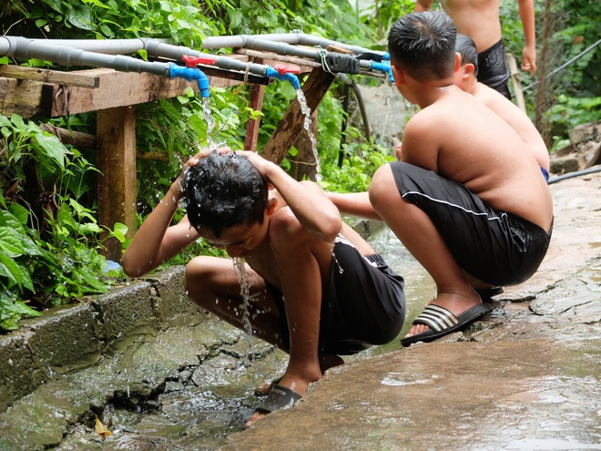 Cùng Báo Dân Việt và Quỹ Vì Tầm Vóc Việt chung tay vì tương lai trẻ em vùng biên - Ảnh 3.