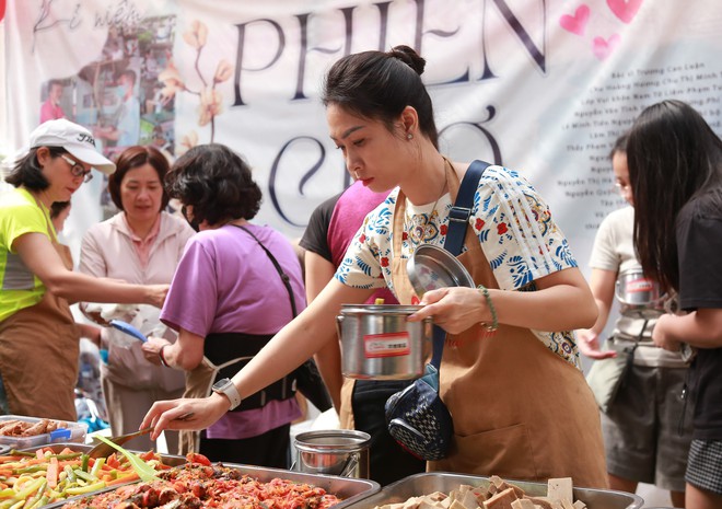 Trao yêu thương từ những suất cơm tình nghĩa- Ảnh 33.