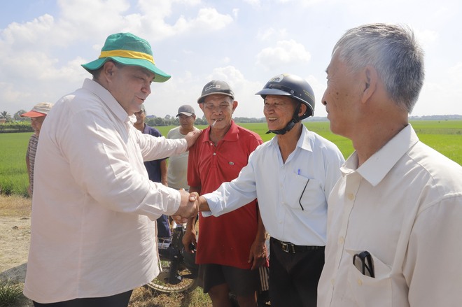 Lãnh đạo Hội Tiểu Nông Cuba ra tận cánh đồng bắt tay nông dân Việt Nam và bày tỏ thán phục- Ảnh 8.