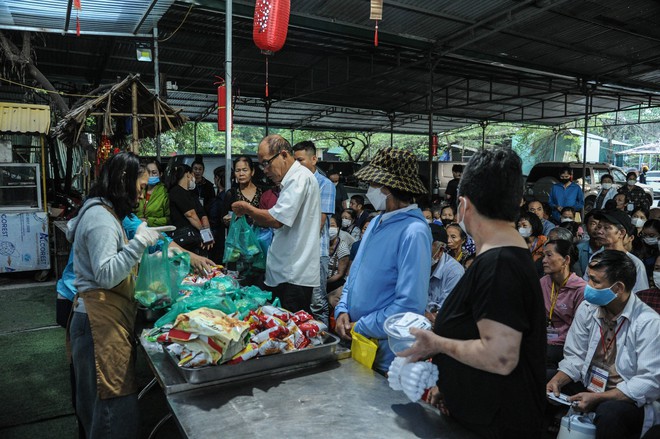 “Phiên Chợ Trái Tim”: Mái nhà của những trái tim thiện nguyện - Ảnh 1.