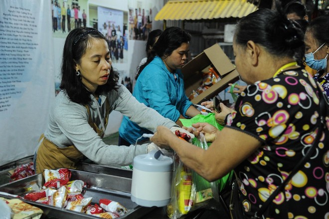 “Phiên Chợ Trái Tim”: Mái nhà của những trái tim thiện nguyện - Ảnh 3.