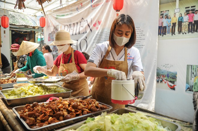 “Phiên Chợ Trái Tim”: Mái nhà của những trái tim thiện nguyện - Ảnh 25.