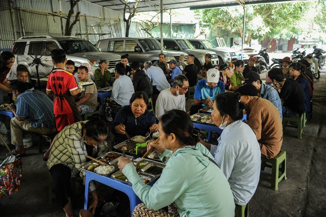 “Phiên Chợ Trái Tim”: Mái nhà của những trái tim thiện nguyện - Ảnh 33.