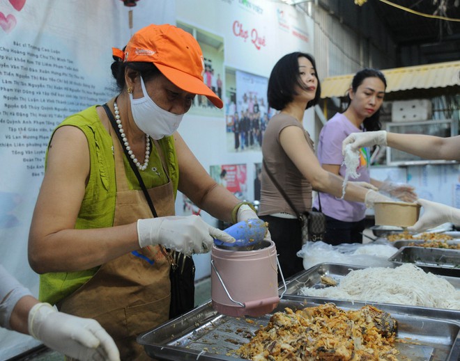 Bữa Cơm Yêu Thương số 79: Gói ghém yêu thương qua từng suất ăn 0 đồng- Ảnh 4.