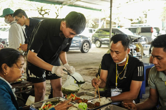 Bữa Cơm Yêu Thương số 79: Gói ghém yêu thương qua từng suất ăn 0 đồng- Ảnh 40.