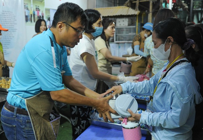 Bữa Cơm Yêu Thương số 79: Gói ghém yêu thương qua từng suất ăn 0 đồng- Ảnh 1.