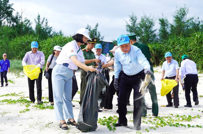 Chủ tịch Hội NDVN Lương Quốc Đoàn: Lắng nghe nông dân nói để khơi thông nguồn lực đất đai, chuyển đổi xanh, bền vững - Ảnh 9.