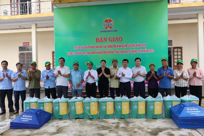 Chủ tịch Hội NDVN Lương Quốc Đoàn: Lắng nghe nông dân nói để khơi thông nguồn lực đất đai, chuyển đổi xanh, bền vững - Ảnh 11.