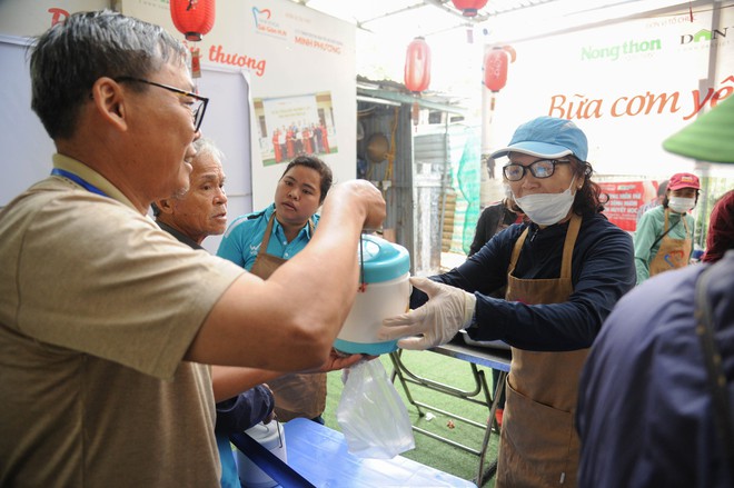 "Bữa cơm yêu thương giúp tôi được tiếp thêm “doping” tinh thần” - Ảnh 31.