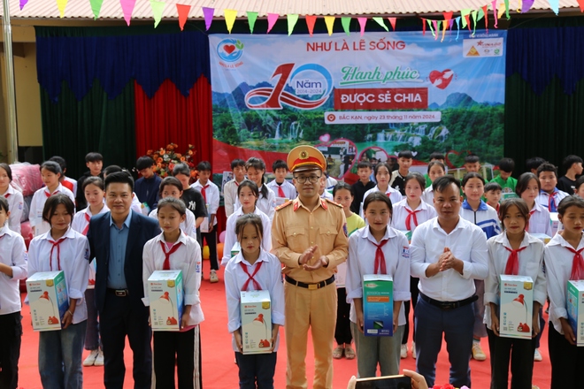 "Như là lẽ sống" - 10 năm lan tỏa yêu thương - Ảnh 36.