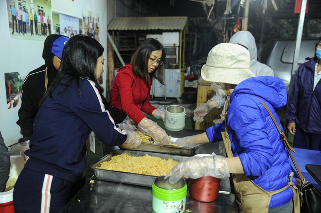 Bữa Cơm Yêu Thương là "mái nhà" thứ 2, lan toả tình yêu thương ấm áp!- Ảnh 10.