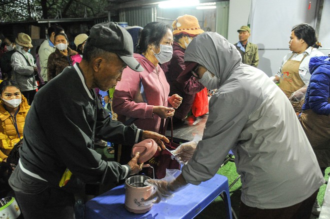 Bữa Cơm Yêu Thương là "mái nhà" thứ 2, lan toả tình yêu thương ấm áp!- Ảnh 12.