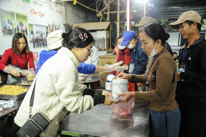 Bữa Cơm Yêu Thương là "mái nhà" thứ 2, lan toả tình yêu thương ấm áp!- Ảnh 13.