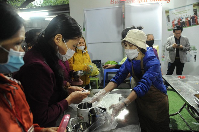 Bữa Cơm Yêu Thương là "mái nhà" thứ 2, lan toả tình yêu thương ấm áp!- Ảnh 14.