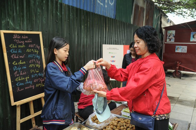 Bữa Cơm Yêu Thương là "mái nhà" thứ 2, lan toả tình yêu thương ấm áp!- Ảnh 32.