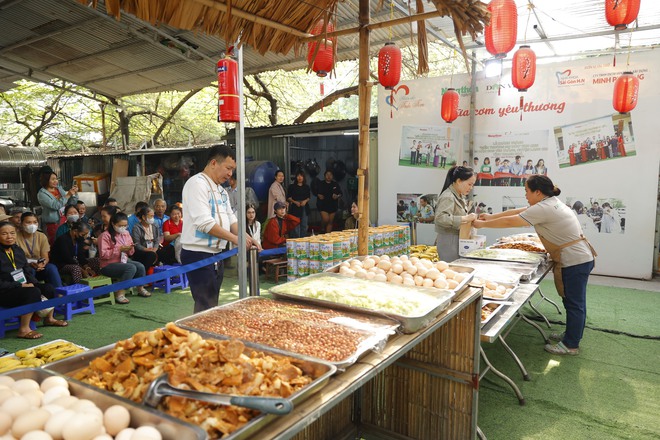 Bữa Cơm Yêu Thương là "mái nhà" thứ 2, lan toả tình yêu thương ấm áp!- Ảnh 20.