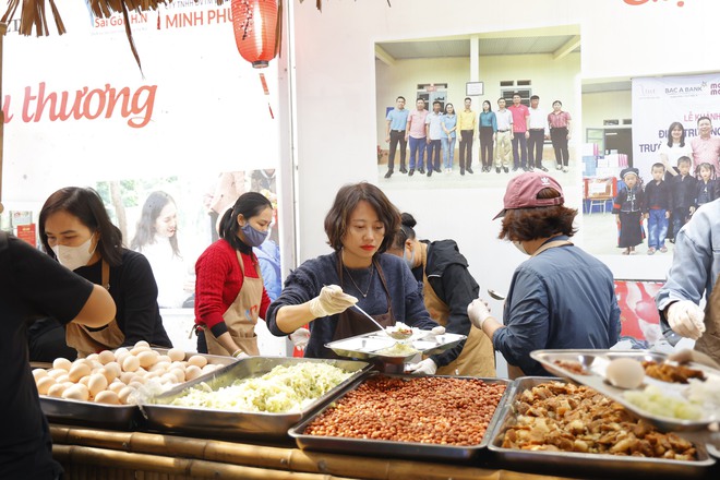 Bữa Cơm Yêu Thương là "mái nhà" thứ 2, lan toả tình yêu thương ấm áp!- Ảnh 26.