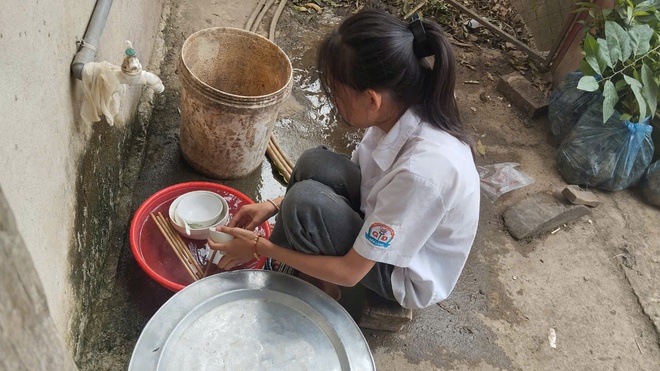 Hoàn cảnh khó khăn ở Thái Nguyên:Cô học trò nghèo nhịn bữa sáng để có tiền đi học- Ảnh 2.