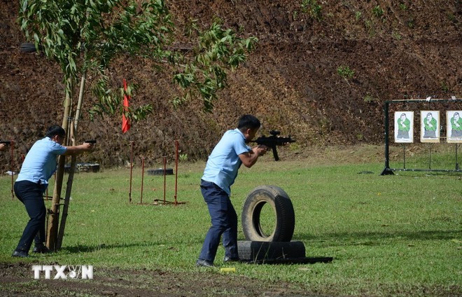 Diễn tập bảo vệ lãnh đạo cấp cao trước các tình huống nguy hiểm - Ảnh 7.