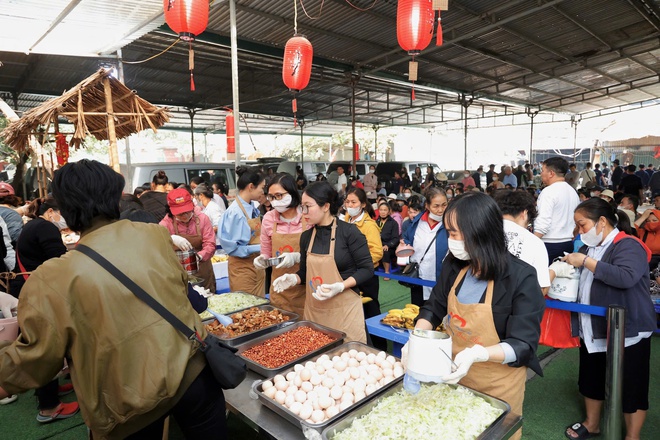 “Chúng tôi muốn góp một phần nhỏ xoa dịu nỗi đau cho bệnh nhân”- Ảnh 4.