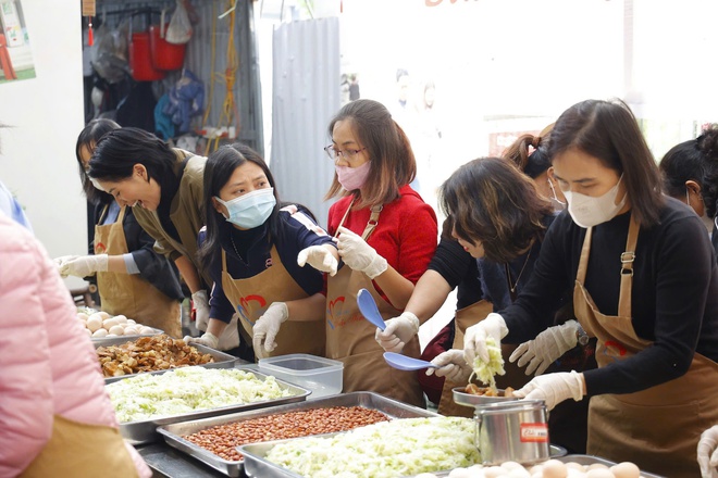 “Chúng tôi muốn góp một phần nhỏ xoa dịu nỗi đau cho bệnh nhân”- Ảnh 3.