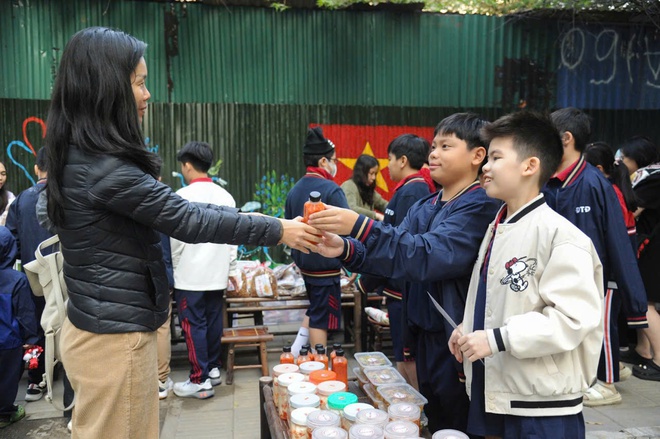 “Đến với “Bữa Cơm Yêu Thương”, chúng em hiểu rõ tinh thần “tương thân tương ái” - Ảnh 3.