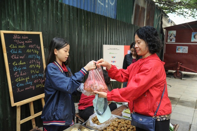 “Đến với “Bữa Cơm Yêu Thương”, chúng em hiểu rõ tinh thần “tương thân tương ái” - Ảnh 5.