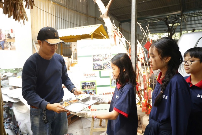 “Đến với “Bữa Cơm Yêu Thương”, chúng em hiểu rõ tinh thần “tương thân tương ái” - Ảnh 13.