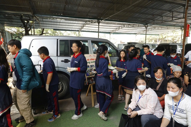 “Đến với “Bữa Cơm Yêu Thương”, chúng em hiểu rõ tinh thần “tương thân tương ái” - Ảnh 14.