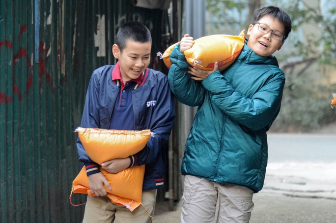 “Đến với “Bữa Cơm Yêu Thương”, chúng em hiểu rõ tinh thần “tương thân tương ái” - Ảnh 17.