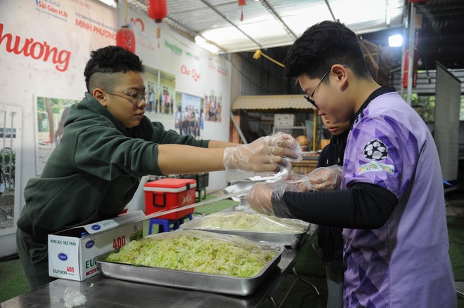 Bữa Cơm Yêu Thương lần thứ 85: “Khi yêu thương được sẻ chia đến từng thế hệ”- Ảnh 28.