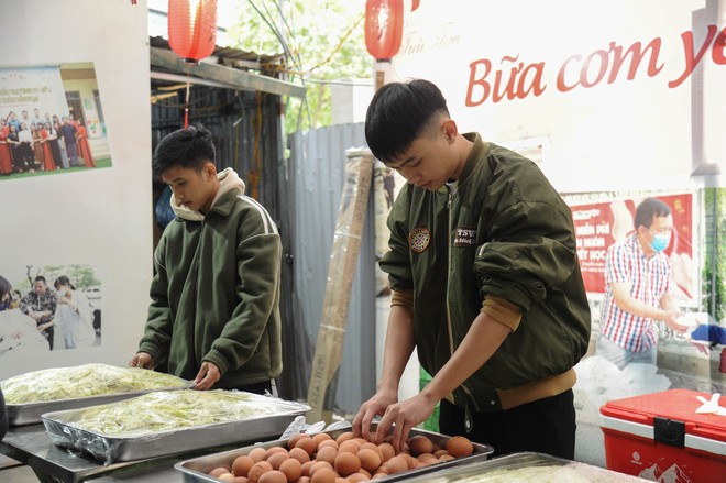 Bữa Cơm Yêu Thương lần thứ 85: “Khi yêu thương được sẻ chia đến từng thế hệ”- Ảnh 29.